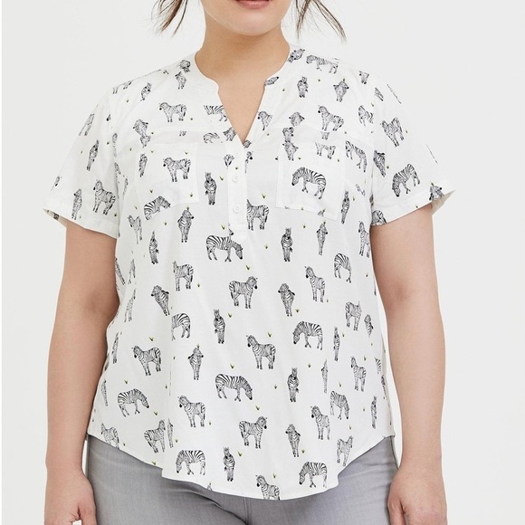 Torrid Harper 6X Stretch Challis Button-Down Short Sleeve Blouse Zebra White Top - Picture 1 of 12